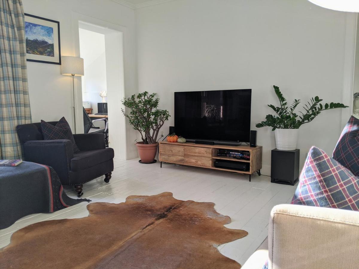 Central Hawick Spacious Stylish Flat With Log Burner Eksteriør billede